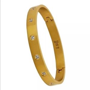 Bracelet.     Brand name is B.tiff